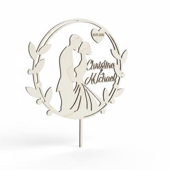 Personalisierter Caketopper aus Birkenholz mit zwei Vornamen und Datum, filigran gelasert und auf einer Hochzeitstorte präsentiert.